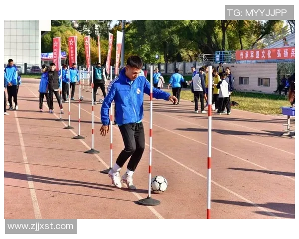 足球明星花式运球技巧揭秘让你领略球场上的艺术之美 足球明星花式运球技巧揭秘让你领略球场上的艺术之美